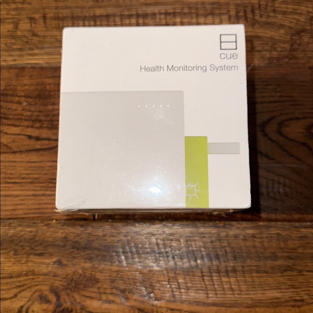 NWT Cue Health Monitoring System in White and Green